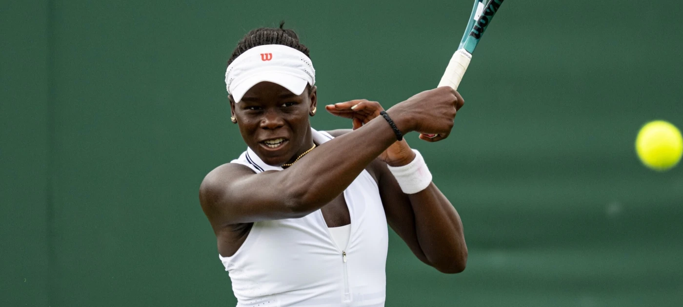 Mboko et Auger-Aliassime, les deux Canadiens encore en lice en simple, tombent à Wimbledon