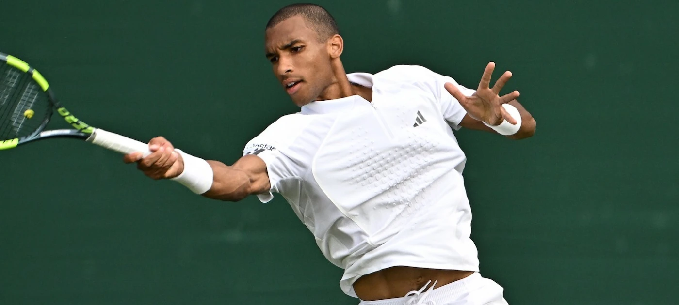 Auger-Aliassime Back in Wimbeldon Third Round with Straight-Set Win