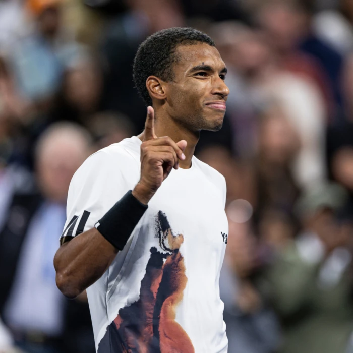 Auger-Aliassime accède aux quarts de finale grâce à une victoire contre Rublev à New York