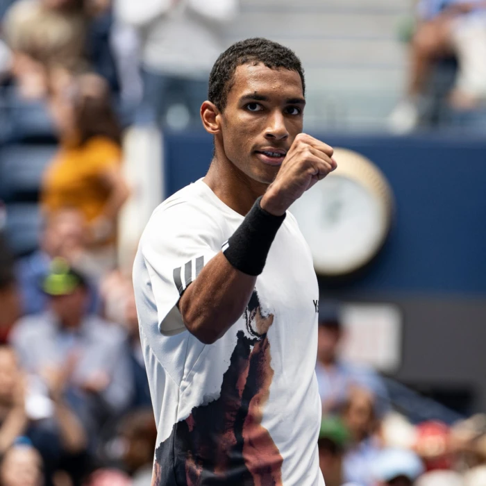 Auger-Aliassime, Shapovalov Ease Through Shanghai Round Two in Straight Sets