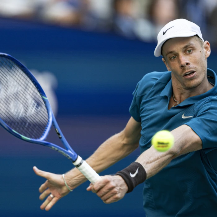 Shapovalov Tombe Au Carré D’as À Stockholm