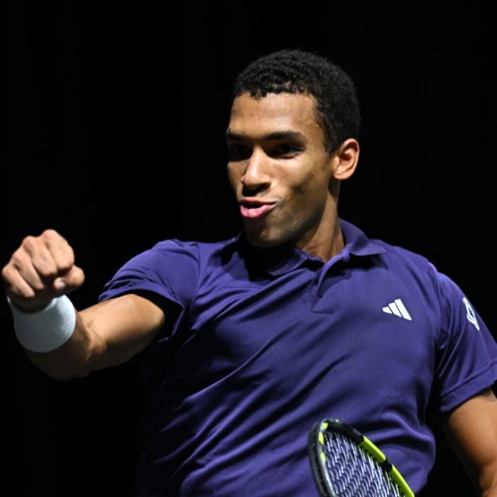 Auger-Aliassime survit à Muller à Paris