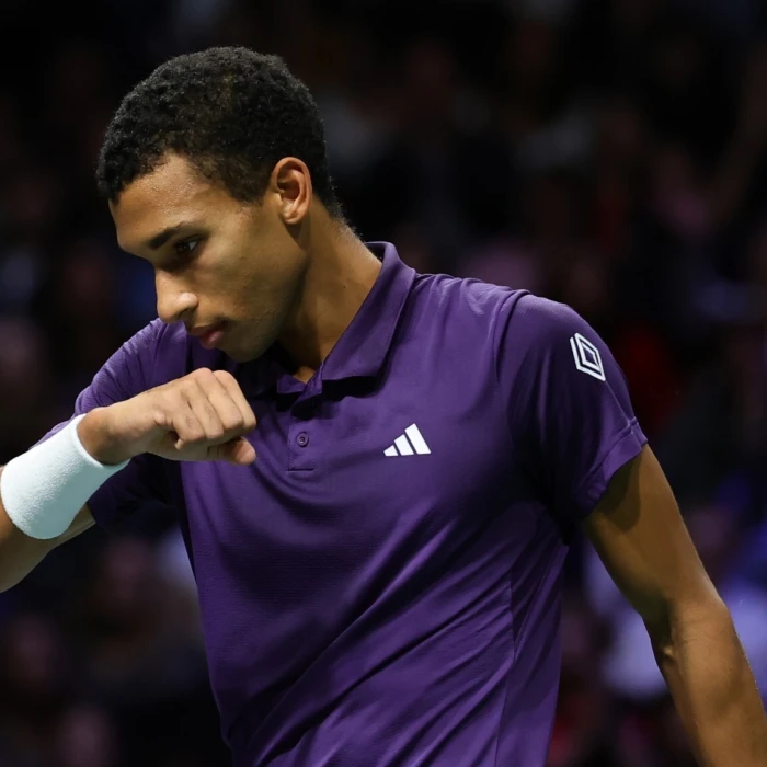Auger-Aliassime s’incline face à Sinner en finale à Paris