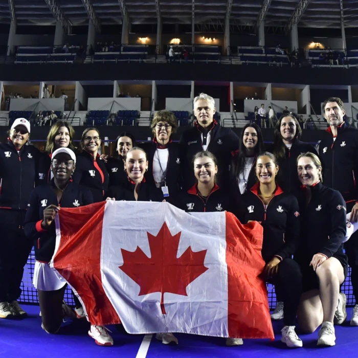 Grâce à un effort d’équipe, le Canada accède aux qualifications de la Coupe Billie Jean King