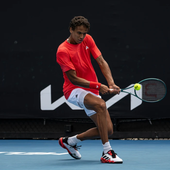 Diallo Outserved by Zverev in Australian Open Round-One Loss ; Draxl Eliminated in Debut