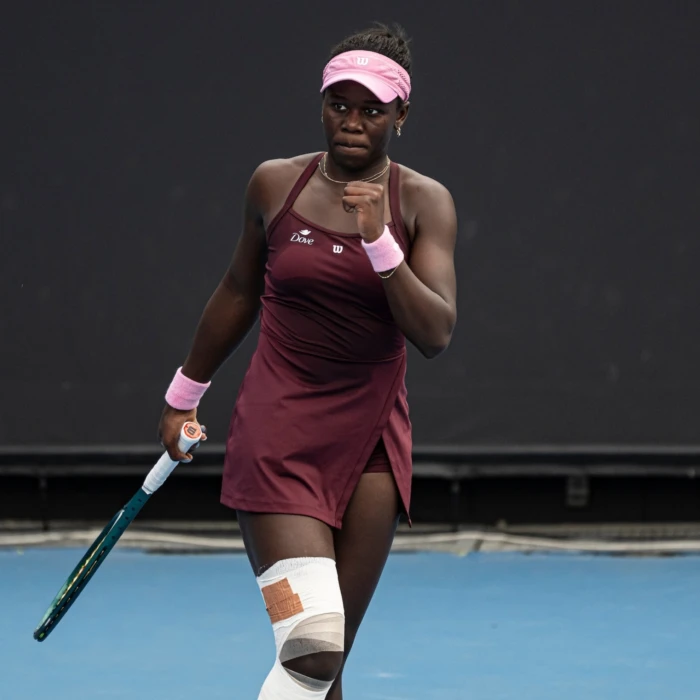 Mboko, Shapovalov Earn Straight-Set Wins in Australian Open Round One