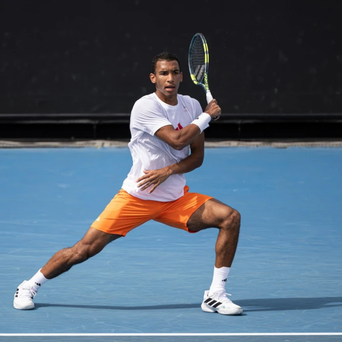 Auger-Aliassime affrontera Medvedev en demi-finale à Dubaï