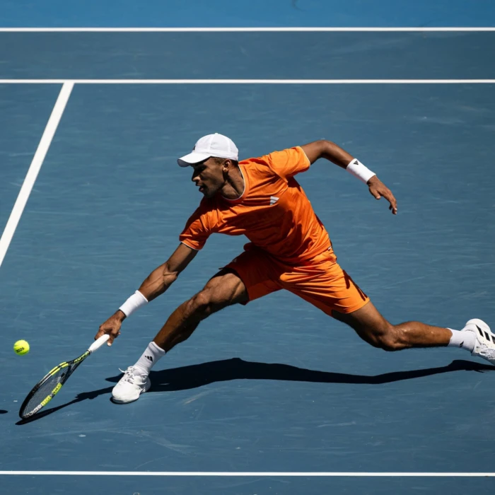 Auger-Aliassime tombe aux mains de Medvedev à Dubaï