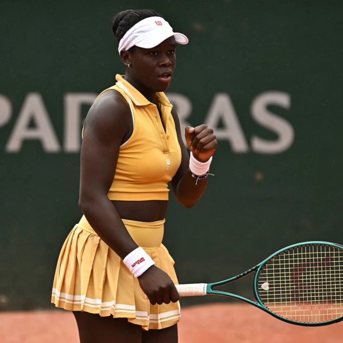 Mboko apporte un rayon de soleil dans la journée du tennis canadien à Roland-Garros; Shapovalov surpris au premier tour