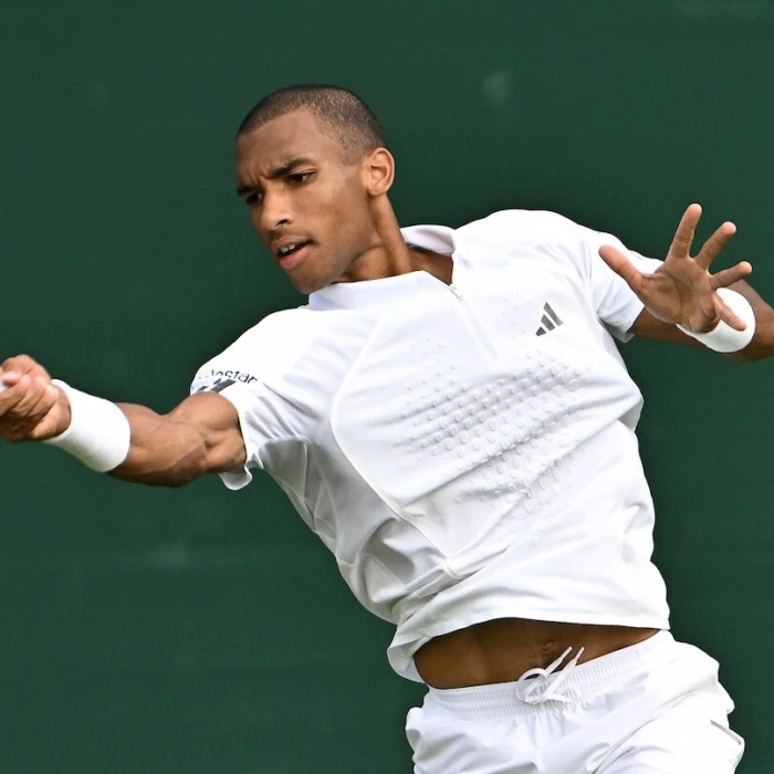 Auger-Aliassime au troisième tour de Wimbledon après une victoire en trois manches