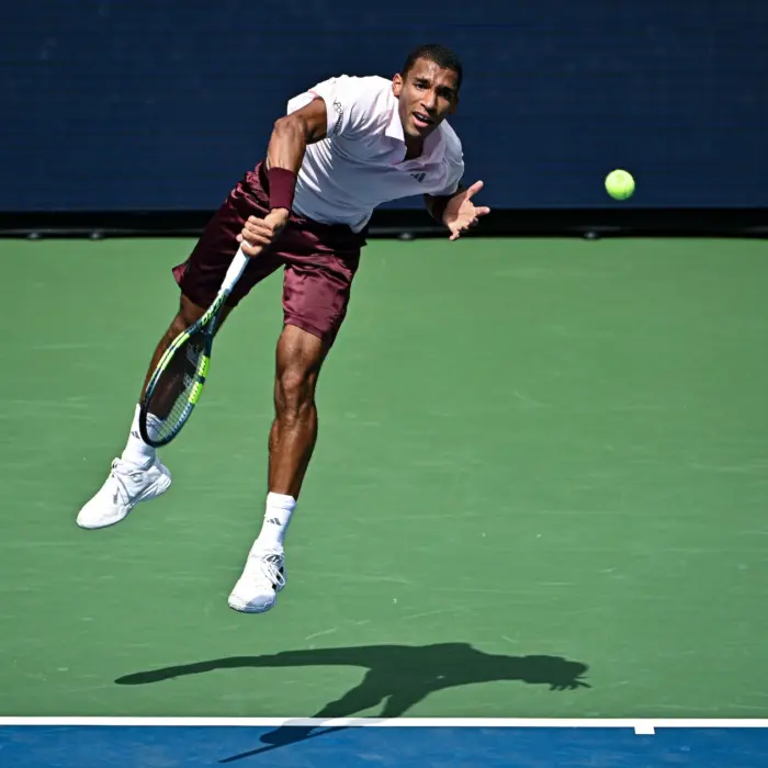 Auger-Aliassime arrache une victoire à Shanghai