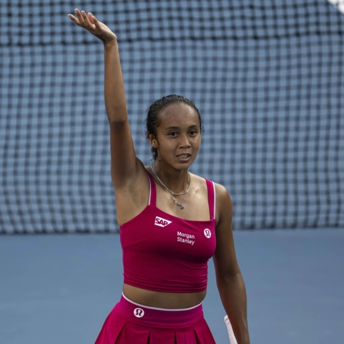 Fernandez Hangs On for Opening Win at Australian Open