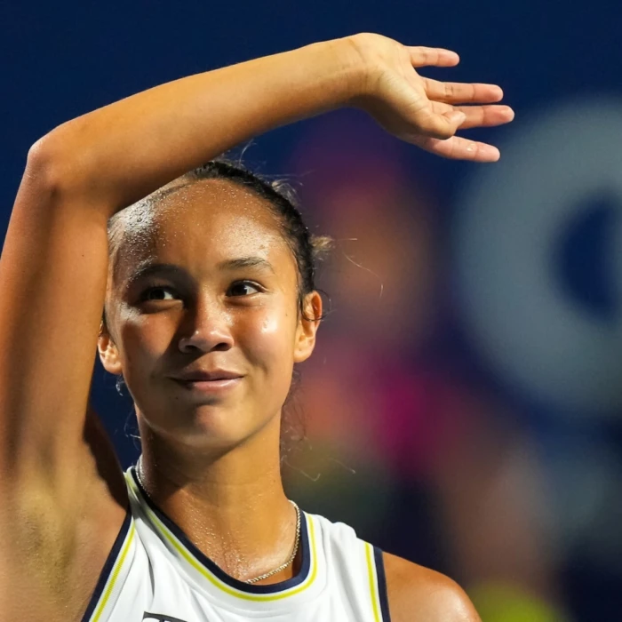 Fernandez Solves Shnaider to Reach Cincinnati Quarters