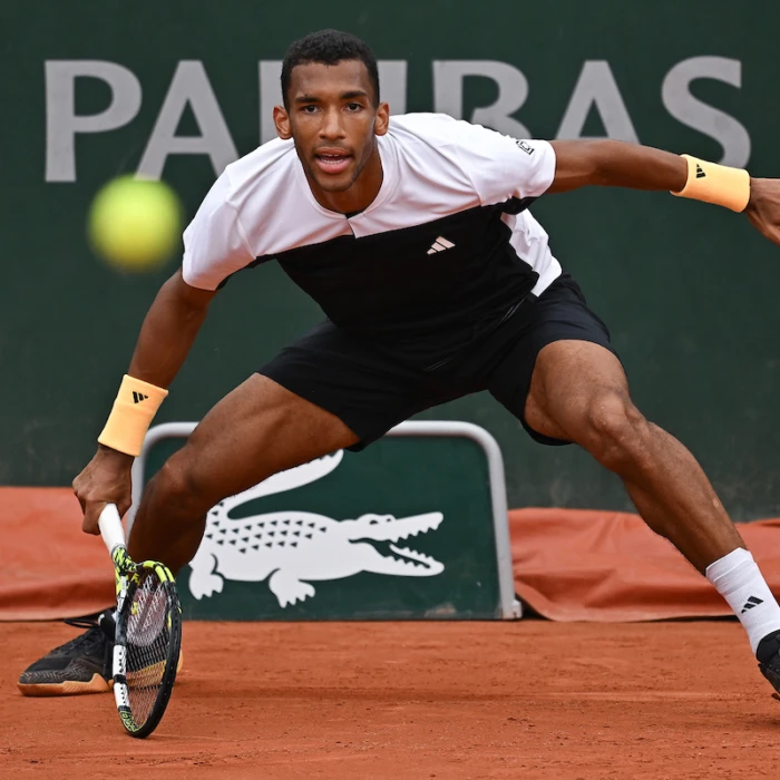 Alcaraz stops Auger-Aliassime in fourth round of Roland-Garros