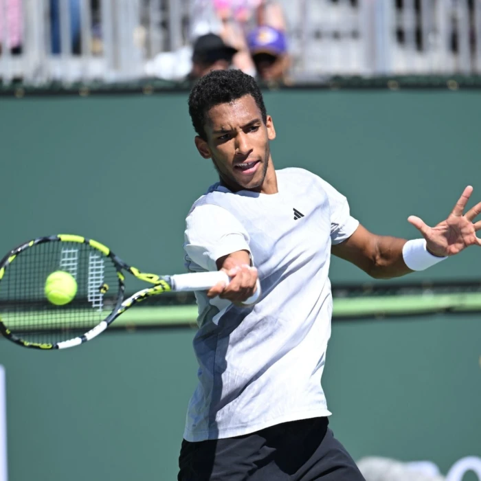 Auger-Aliassime escapes tough opening set to advance in Miami