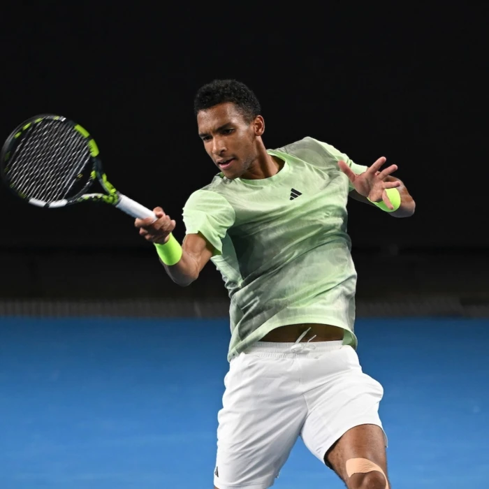 Auger-Aliassime tombe encore face à Medvedev aux Internationaux d’Australie