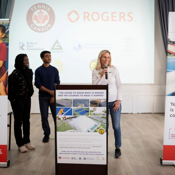 <strong>Le Philpott Children’s Tennis franchit une étape « monumentale » avec la première pelletée de terre de son projet de courts publics intérieurs</strong>