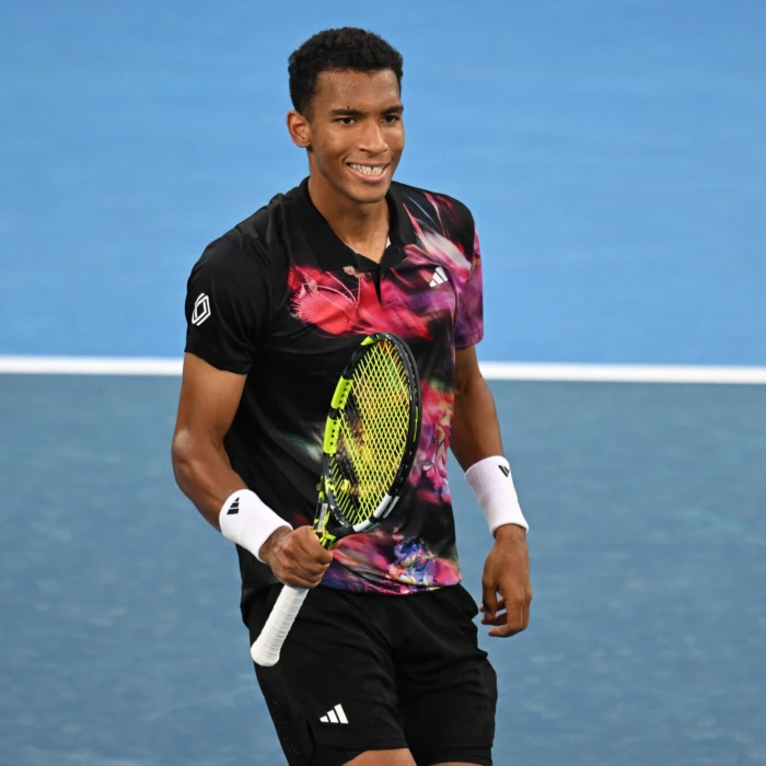 Auger-Aliassime Comes Back From the Brink to Beat Molcan in Melbourne