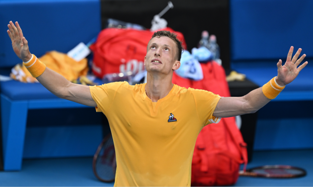 Jiri Lehecka raises his arms in victory.